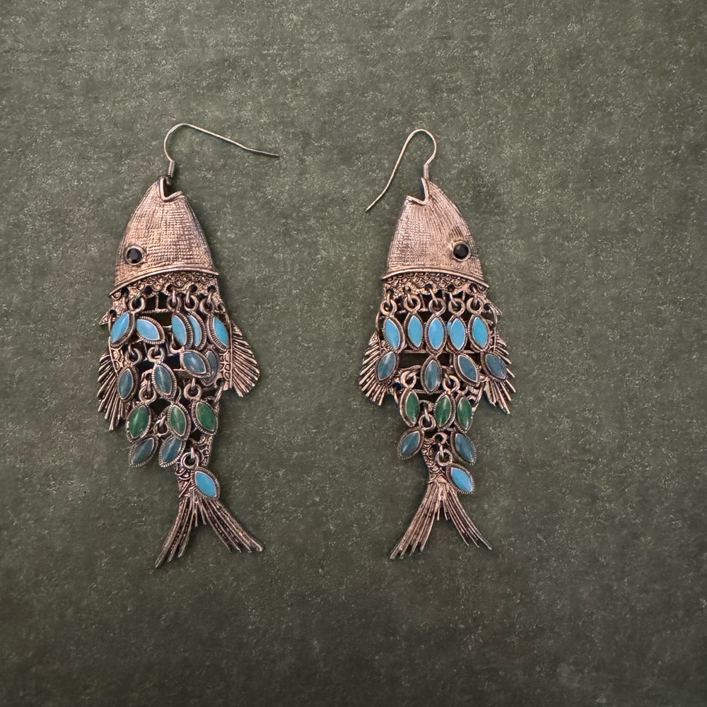 Sterling silver fish earrings, blue&green accents. Moves with you. 👍🏼 condition
